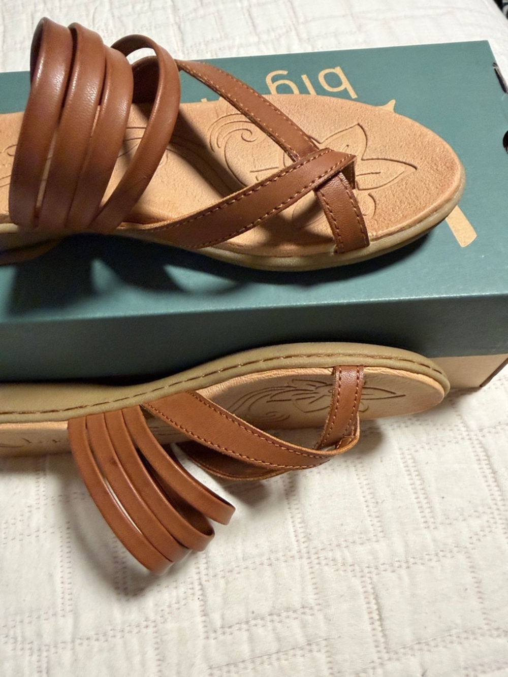b.o.c. Alisha brown Multi-Strap Toe-Loop Sandals - Picture 11 of 12